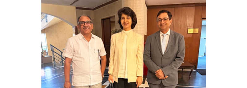 A Delightful Reunion with Ms. Preeti Malhotra, Past President of ICSI, and Mr. Hitender Mehta, Former Central Council Member of ICSI, at India Habitat Centre, New Delhi